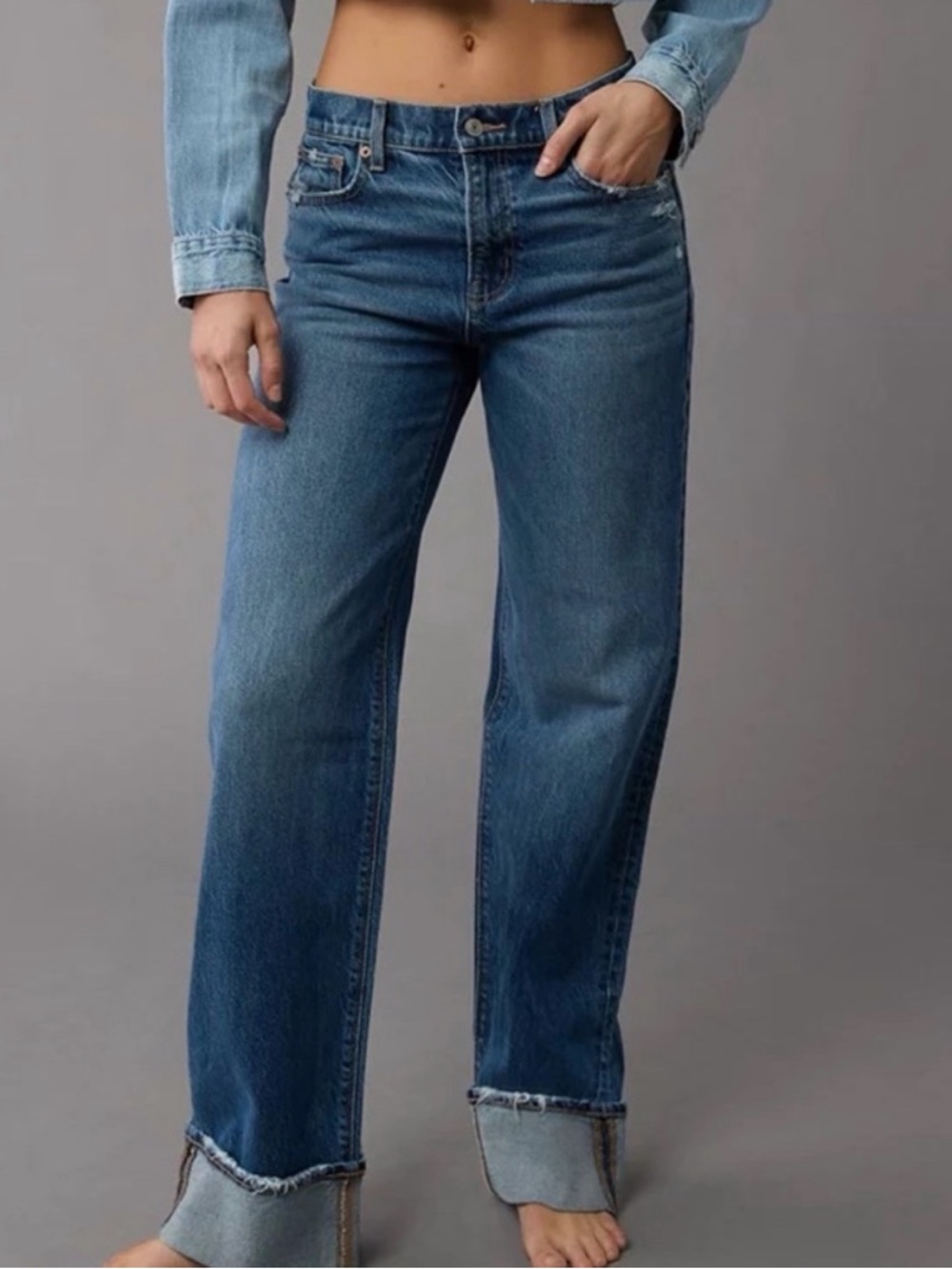 American Eagle Outfitters Women's Stove Pipe Jeans w cuff  in Medium Blue Wash